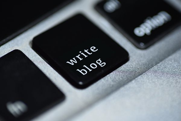 Computer keyboard with the words “write blog” on one of the keys
